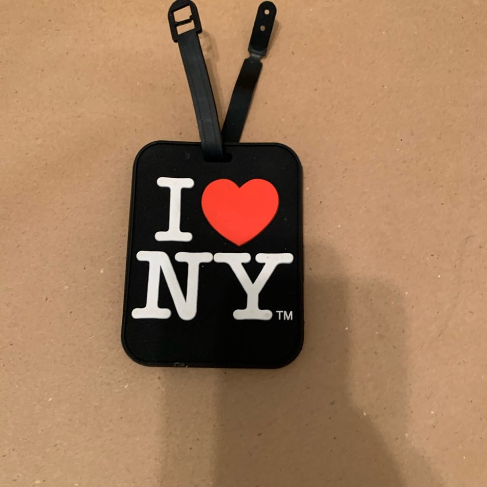 Luggage tag with New York love